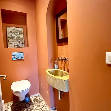 Style Colonial Villa *
