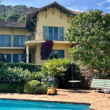 Style Colonial * Le Rayol-Canadel-sur-Mer